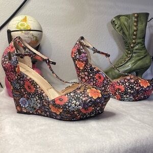 NWOT Ladies Shoes size 10